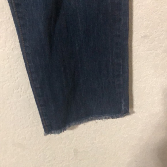 Numero Distressed Cropped Mid-Rise Jeans - Picture 6 of 9